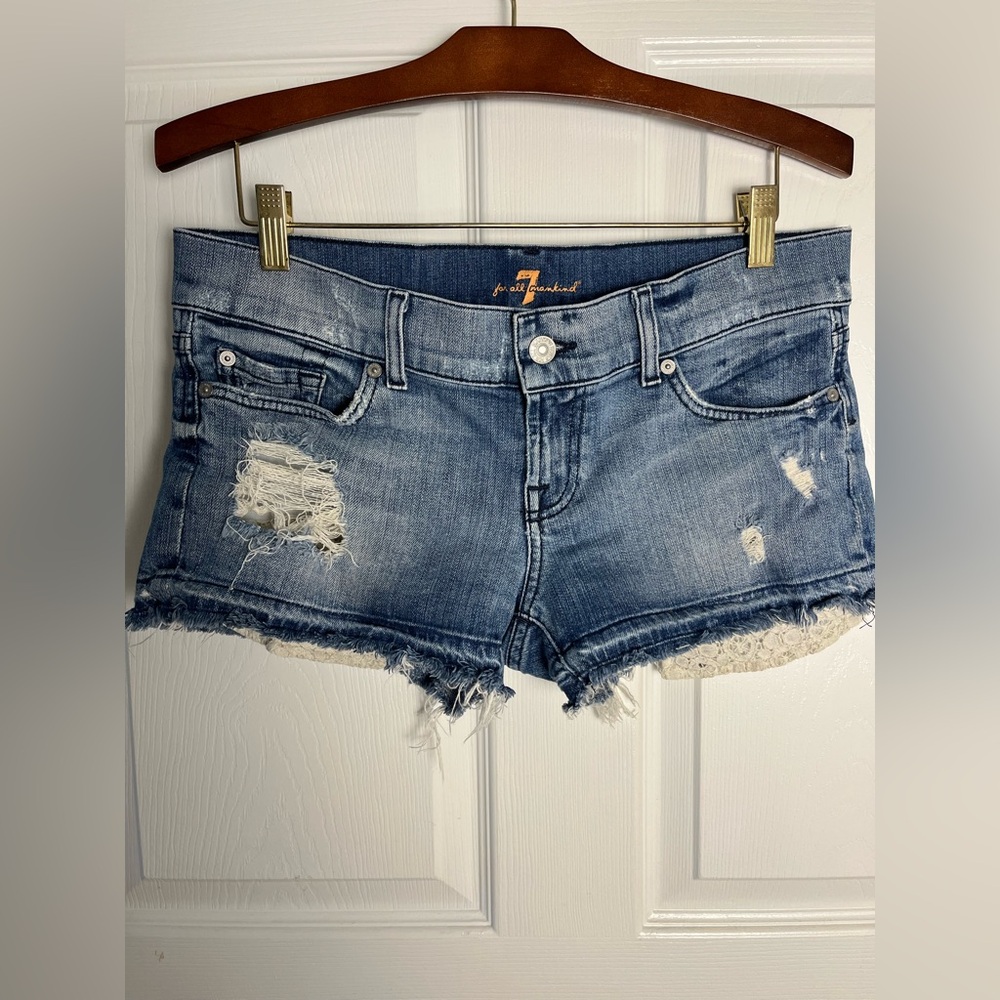 Preowned- 7 for All Mankind Women’s Distressed Jeans Shorts with Lace Pocket -30
